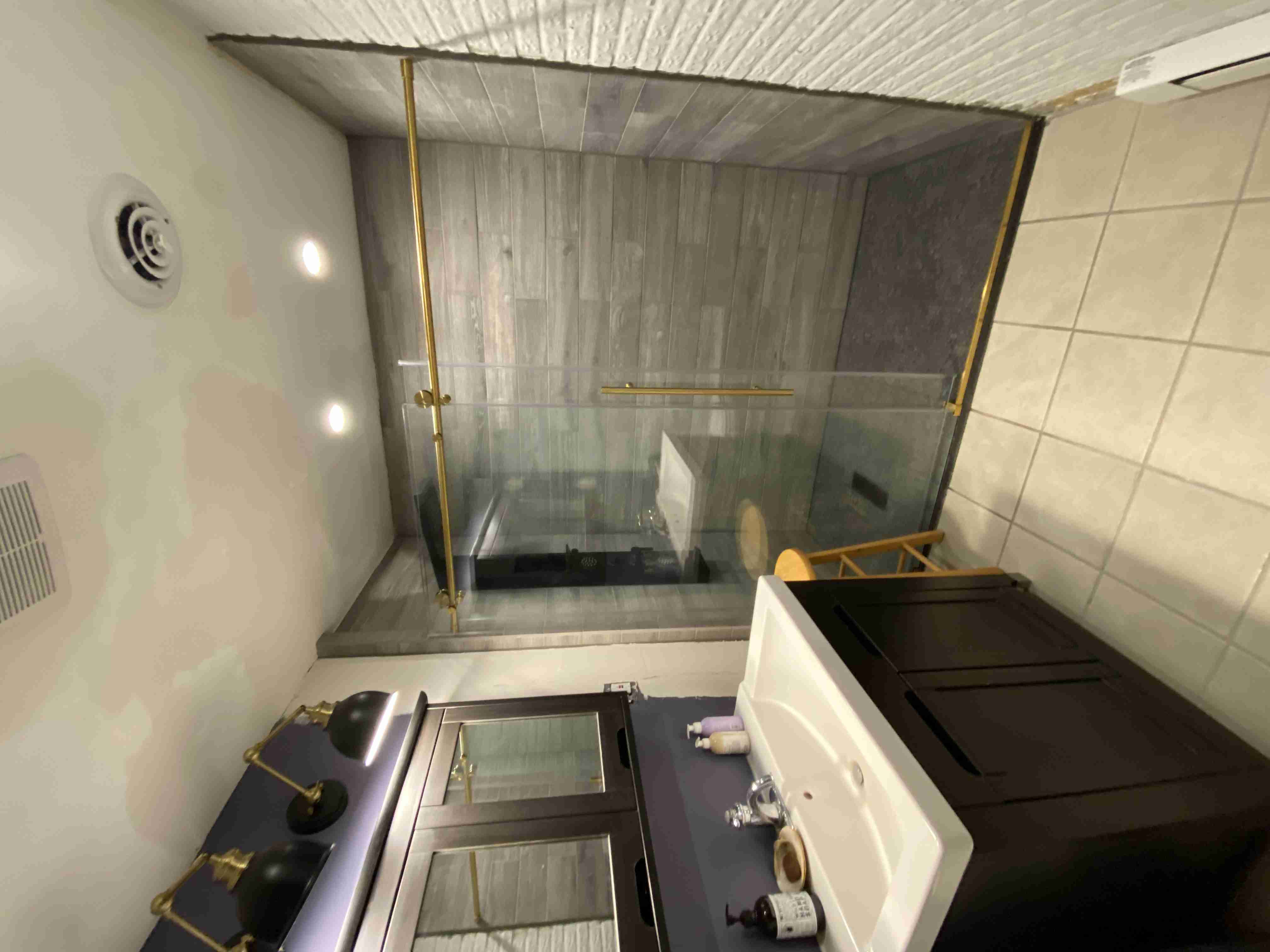 Description of image 2